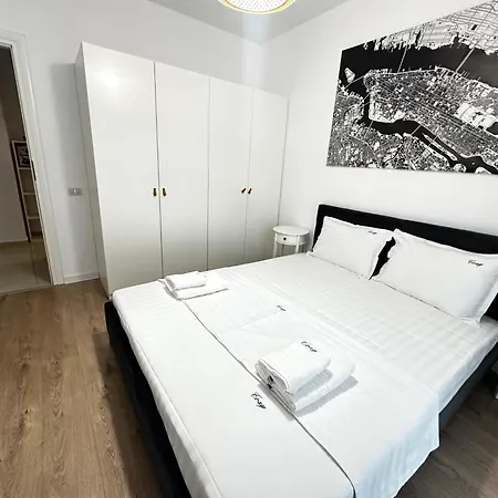 Deluxe Cozy - Address