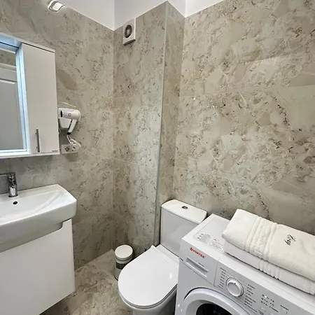 Deluxe Cozy - Address *