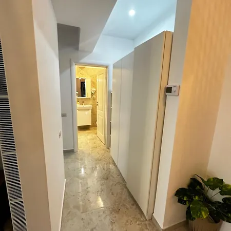 Deluxe Cozy - Address *