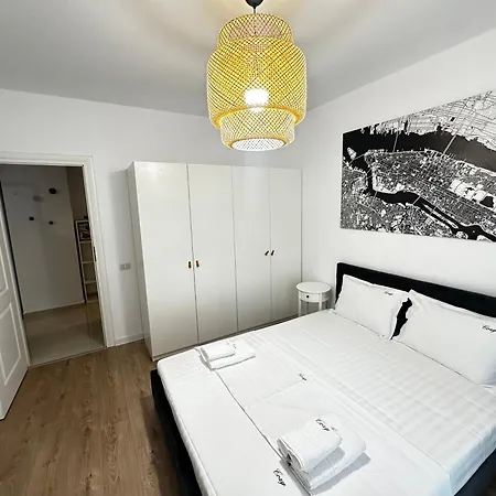 Deluxe Cozy - Address *